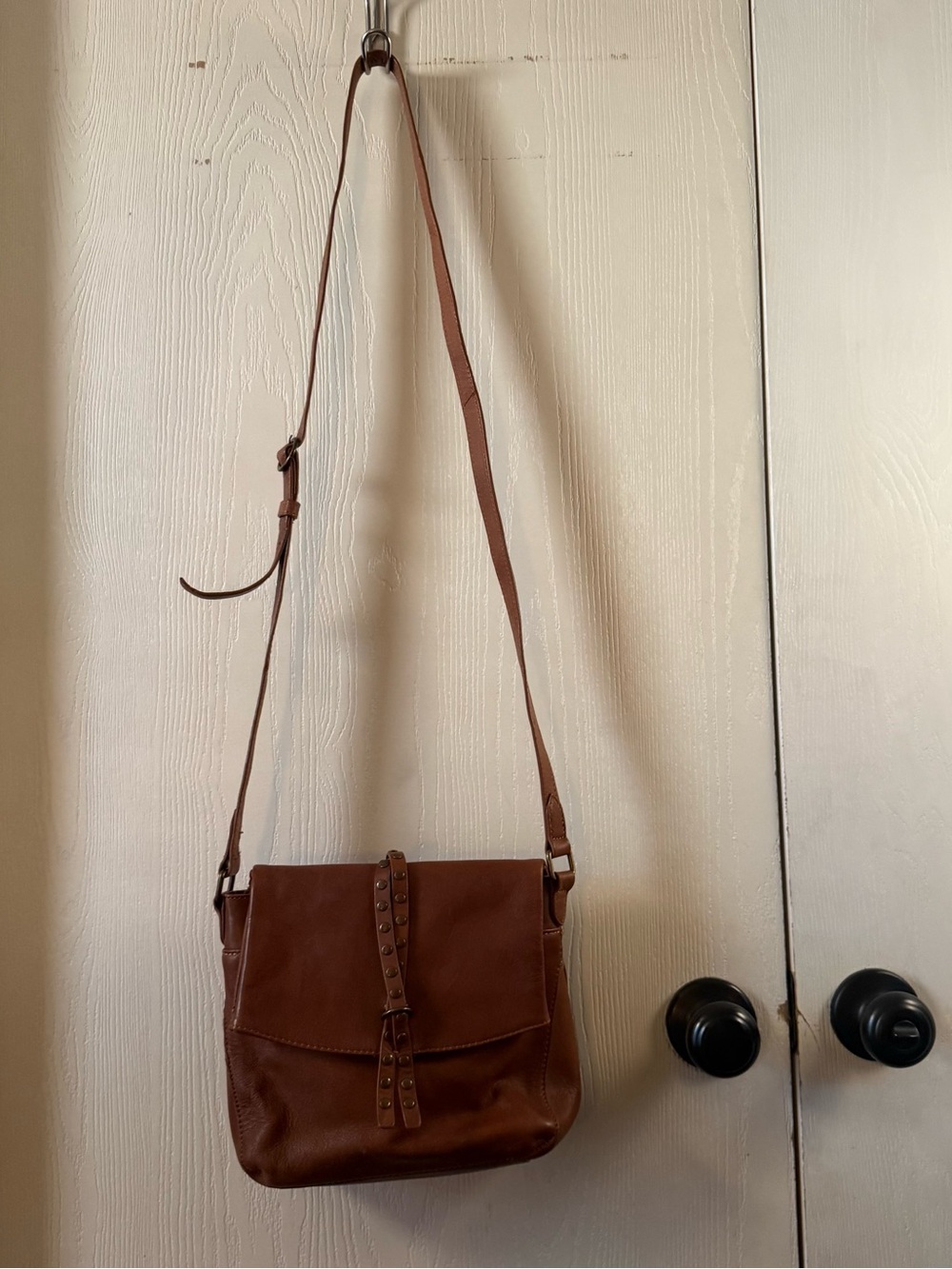 Classic Brown Leather Crossbody Bag - Timeless Everyday Style